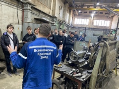 Экскурсия для будущих энергетиков ВТОТ на Всеволожском Крановом Заводе